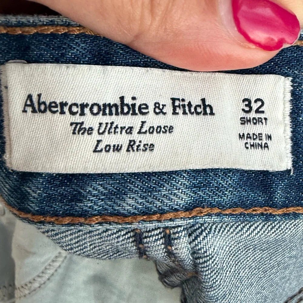 Abercrombie & Fitch Wide-Leg Blue Crop Jeans
